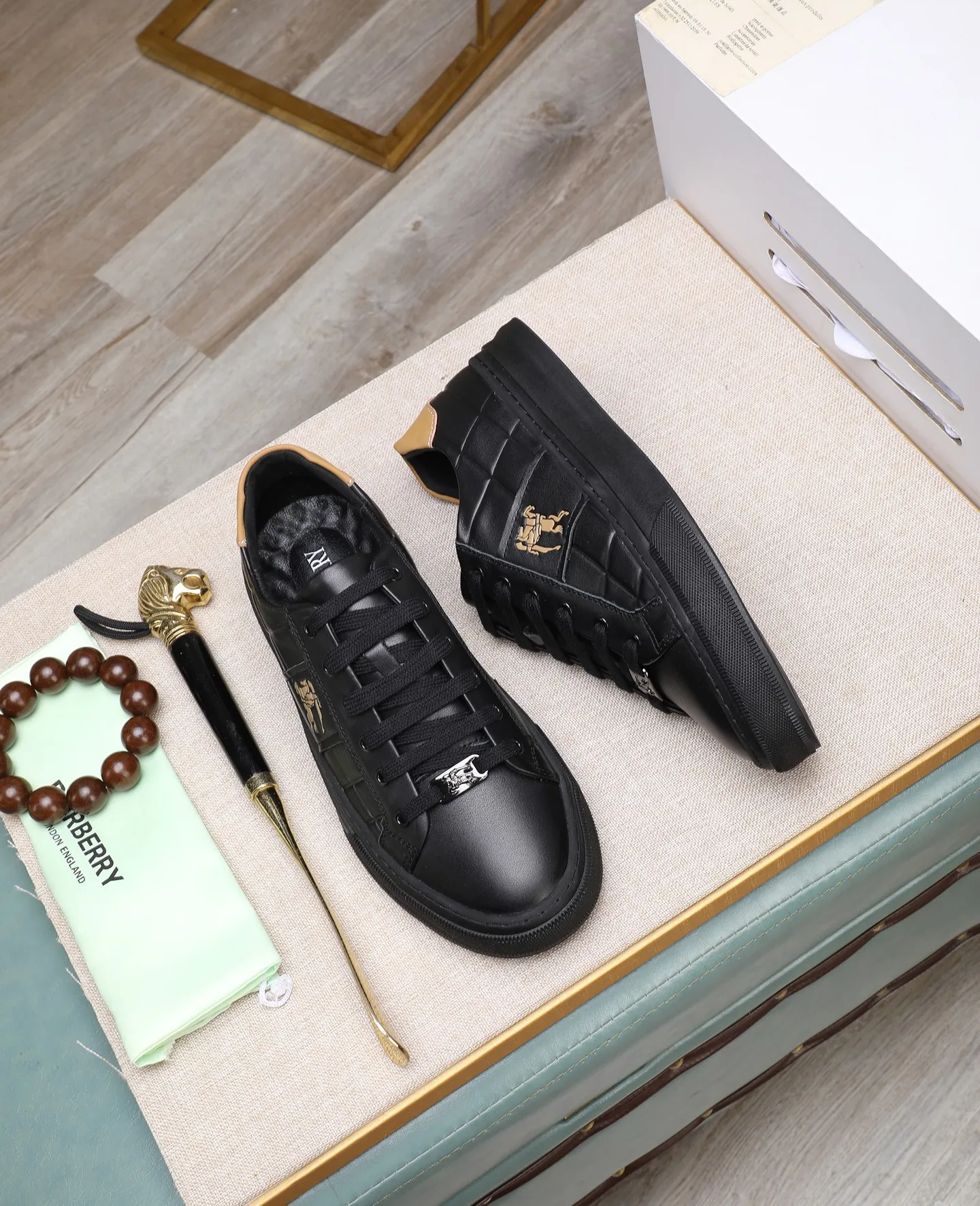 Men's shoes 💰420 ❤️❤️❤️[BURBERRY] Burberry purchasing agent 🔍men's 🚹 new model is synchronized with the official website. The upper is made of imported fabrics and cowhide lining. Completely 1⃣:1⃣ replica🇮🇹, non-slip and wear-resistant rubber outsole ⚠original factory goods, 🔍🔍high quality, please look at the details, welcome to compare⚠Size: 38-44
